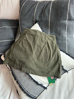 HALARA Olive Green Ribbed Skirt